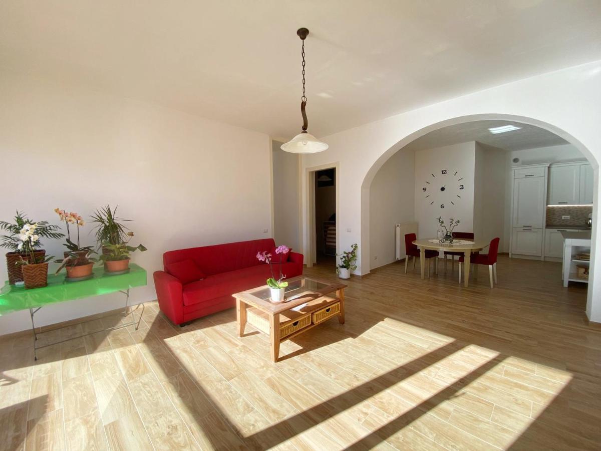 Big Apartment With Lake View And Two Bedrooms サーラ・コマチーナ エクステリア 写真